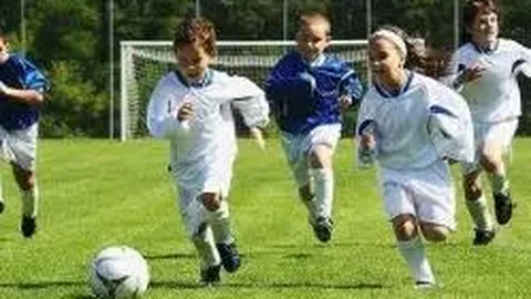 維尼修斯雙子星發威，皇家馬德里2-0擊敗埃爾切，魔笛傳射助威